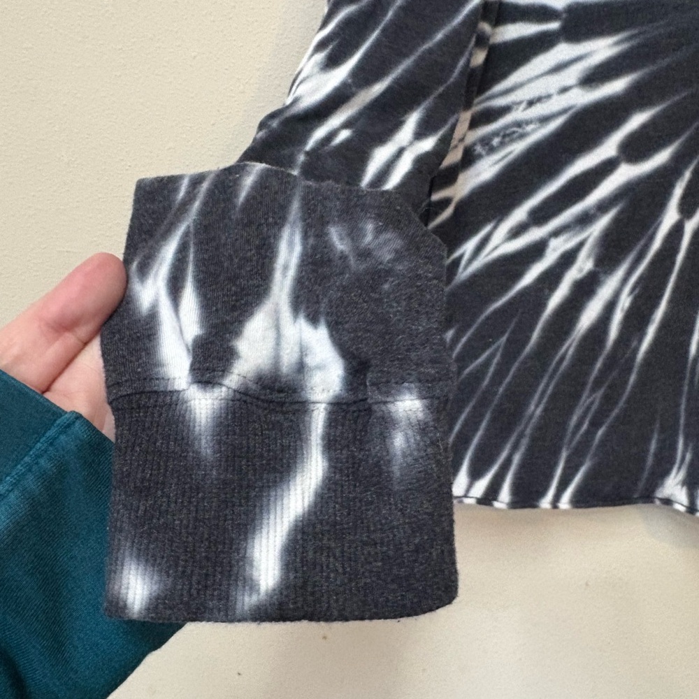 No Boundaries Black and White Tie-Dye Long Sleeve Graphic Tee - Picture 5 of 7